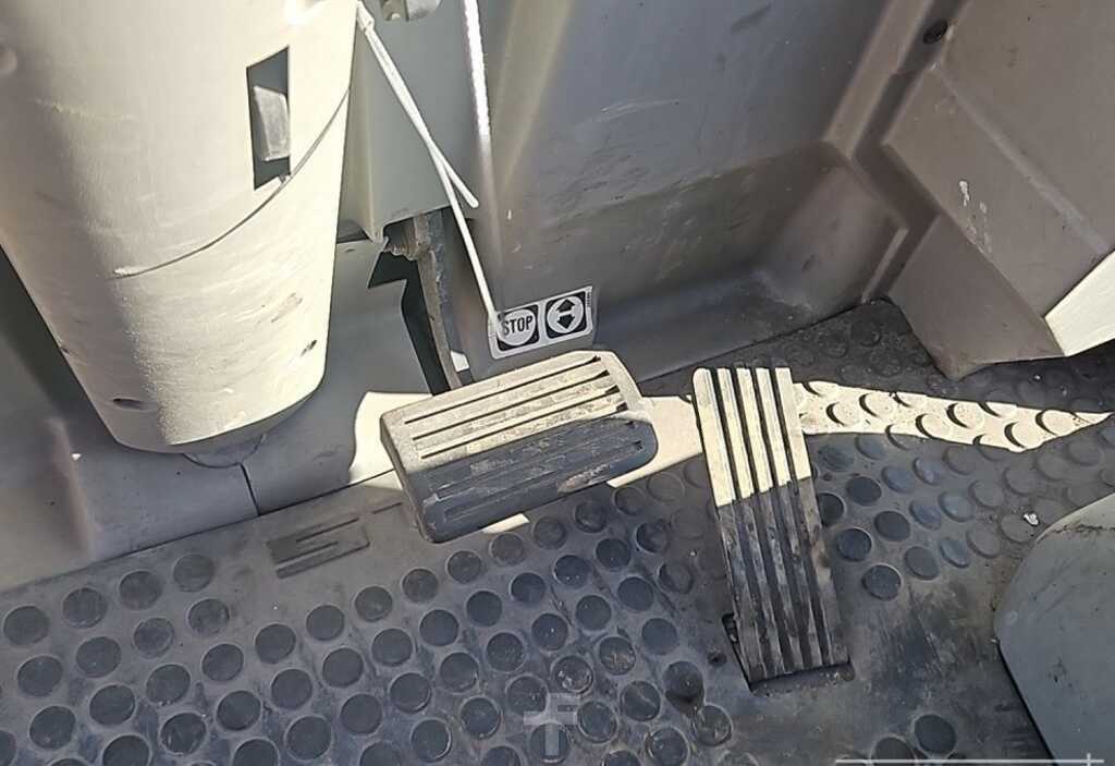 1024x64233_5104914-10-Still R70-18T